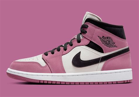 air jordan 1 mid mullberry.